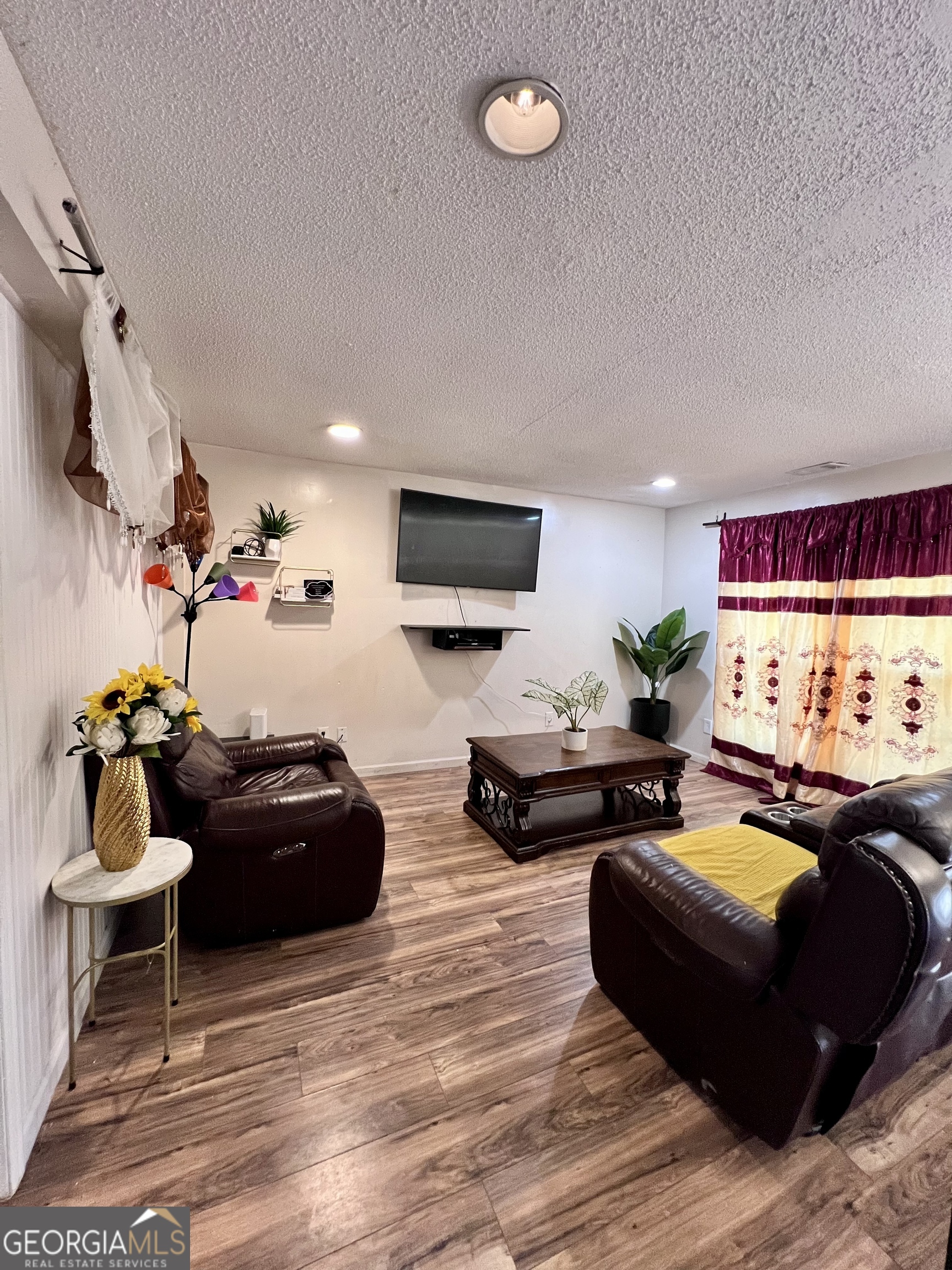 2608 Village Green LN