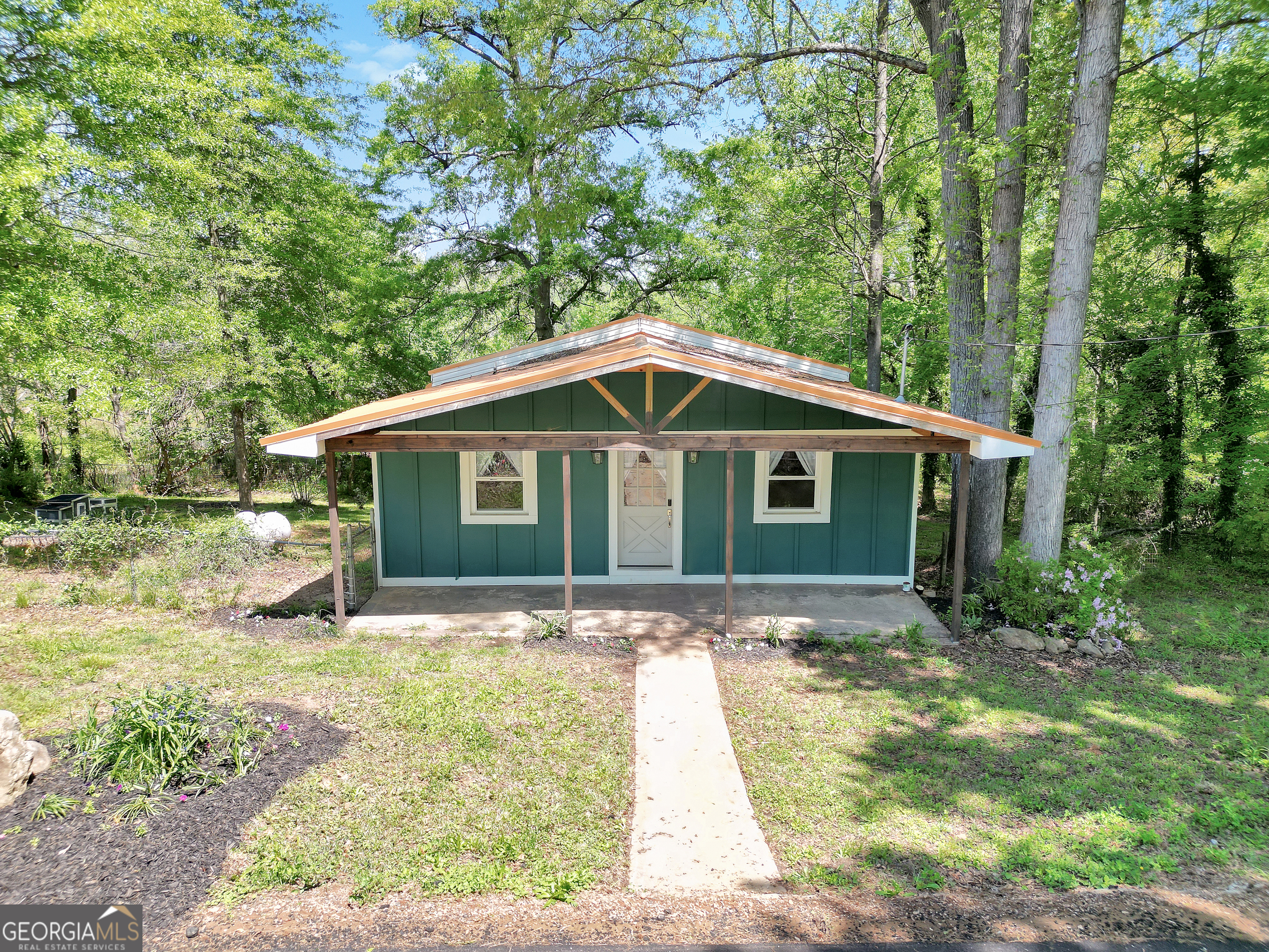 Welcome to this charming 2 bedroom, 1 bathroom home! Whether you're looking for a weekend retreat, a short-term rental or a place to make your own, this property is brimming with possibilities! Inside you'll find an open living area that flows into a lovely kitchen with newer stainless steel appliances. Past the living space are two equal size bedrooms with original hardwood floors and a single full bathroom. Downstairs you'll find a finished basement perfect for a flex space or storage. With a little TLC and updating, this hidden gem can truly shine! Don't miss your chance to own a piece of lakeside serenity on beautiful Jackson lake!