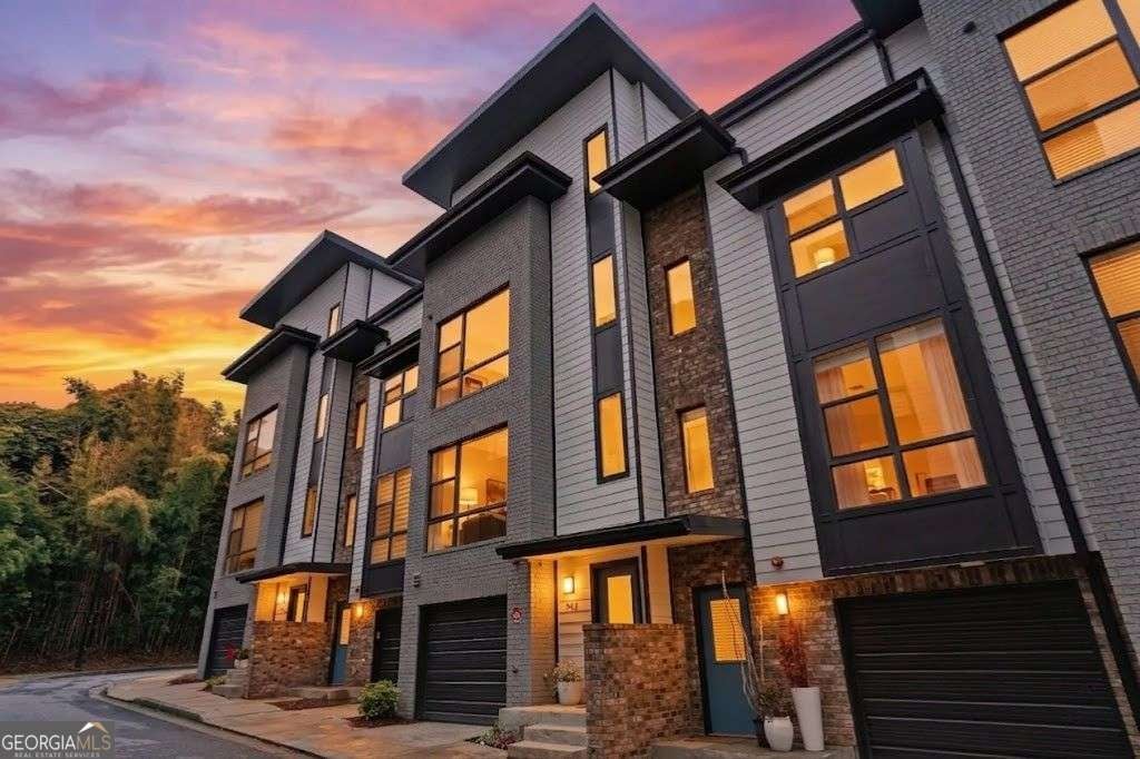 Photo of 962 Moda Drive, Atlanta, GA 30316 (MLS # 10816934)