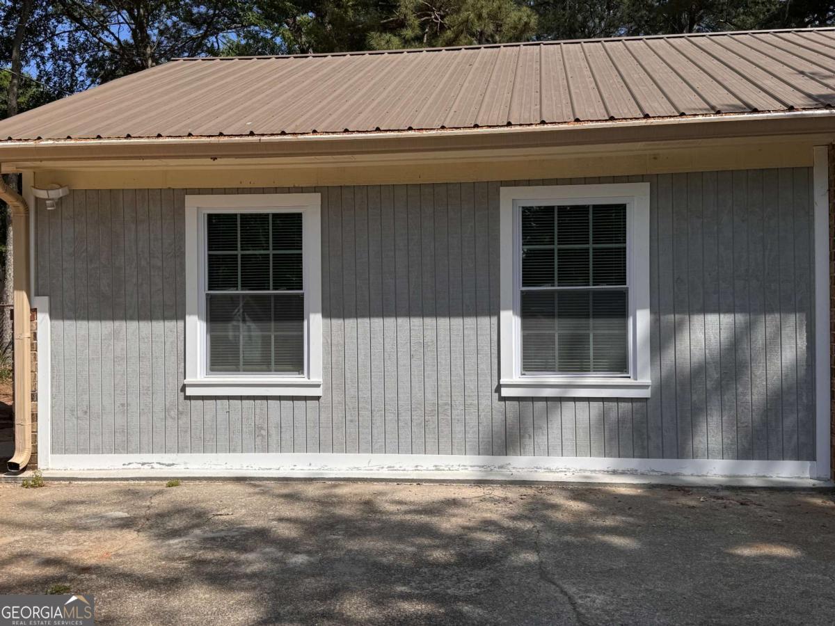 499 Oak WAY