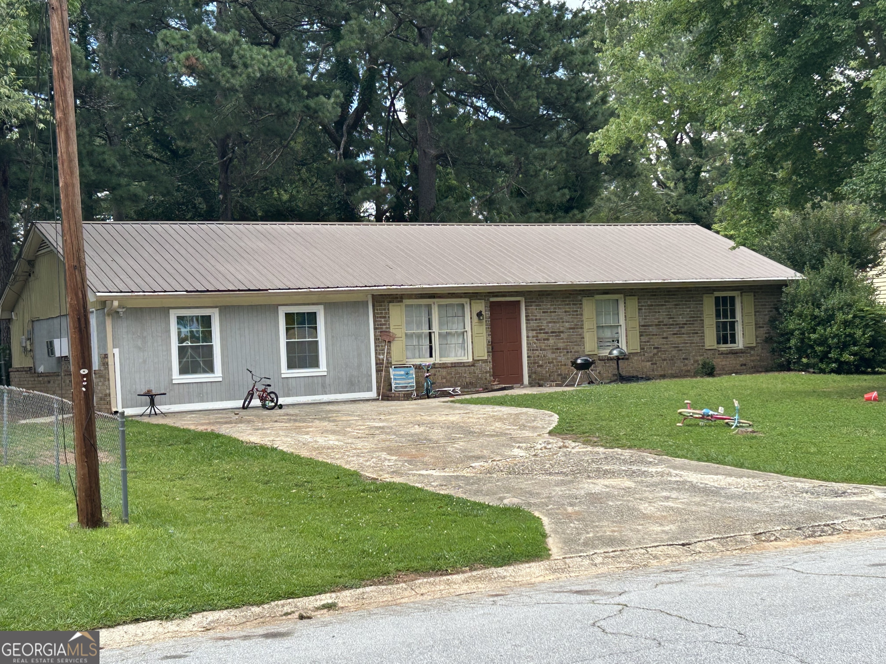 Investor-owned income property. ($41,800) 3 bedroom 1.5 bathrooms with a separate rental garage apartment. Main home is 1160 sq. ft & garage apartment is 576 sq. ft. This studio/garage apartment has been completely renovated with new flooring, lights, stackable washer/dryer, cabinets, windows, blinds, ceiling fan, stove, refrigerator, bathroom vanity, sink, window unit, shower, and a 1-year water heater. The home has a metal roof and a large, partially fenced backyard. Full-blown insulation in the whole house. The income produced is $41,800 per year. The three-bedroom apartment is currently rented, and the Garage apartment is a studio rented for $1200. It is in a great location accessible to downtown Lawrenceville, Gwinnett University, and excellent Gwinnett County schools. The school bus route is available. The 3-bedroom home is currently tenant-occupied. Garage apartment is newly renovated. Home is an income-producing property.