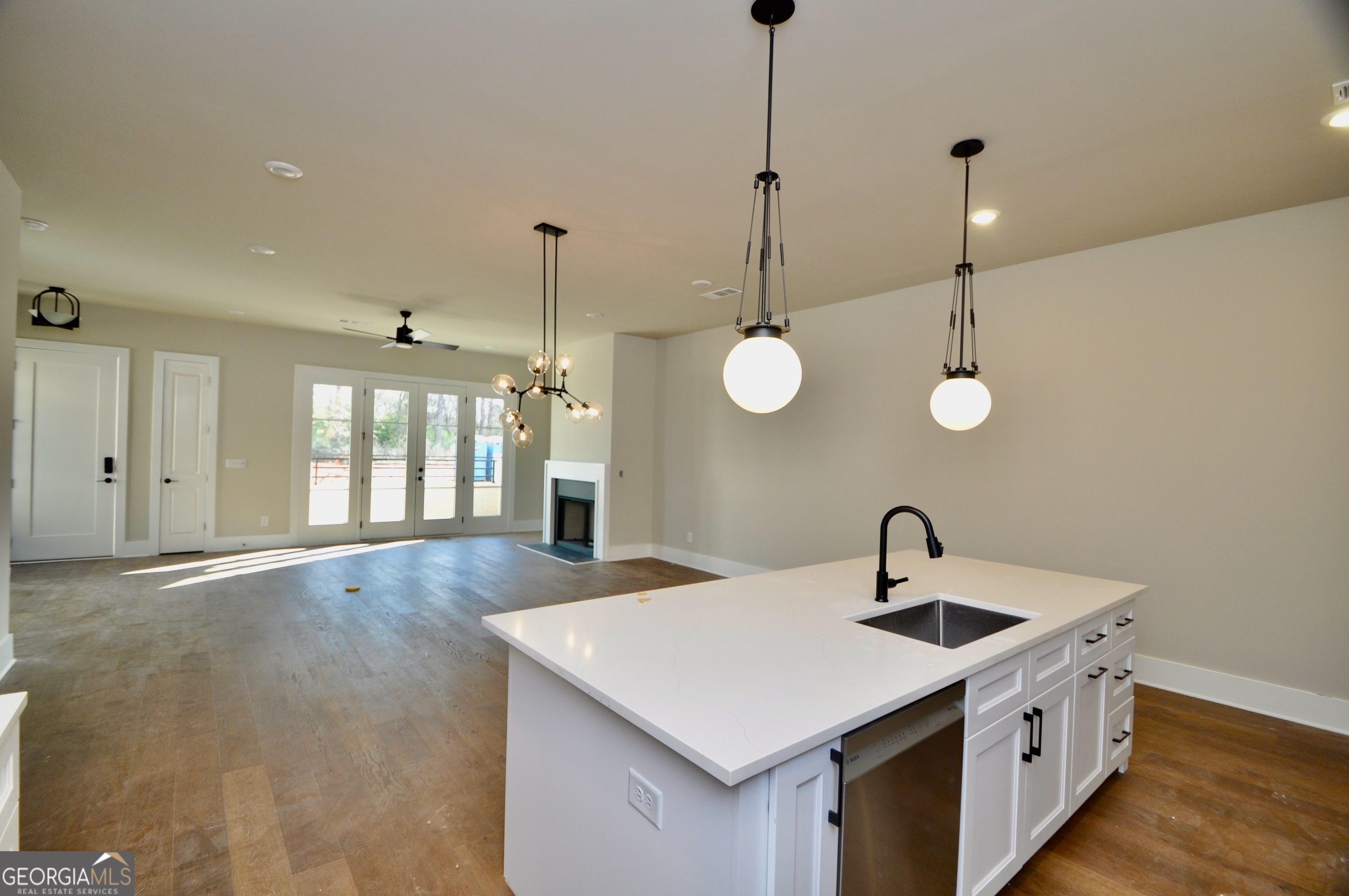 1121 Watson LN E2