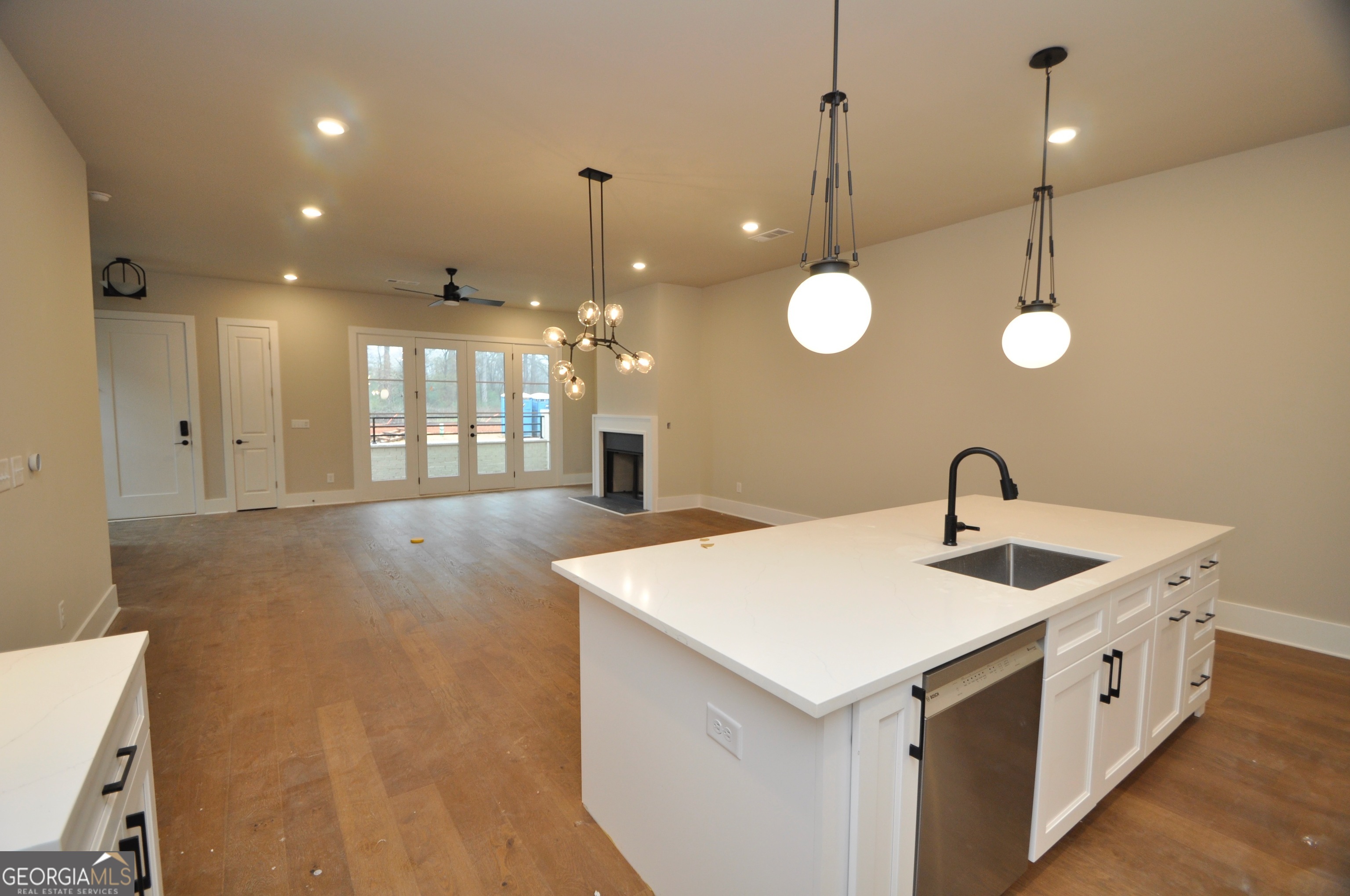 1121 Watson LN E2