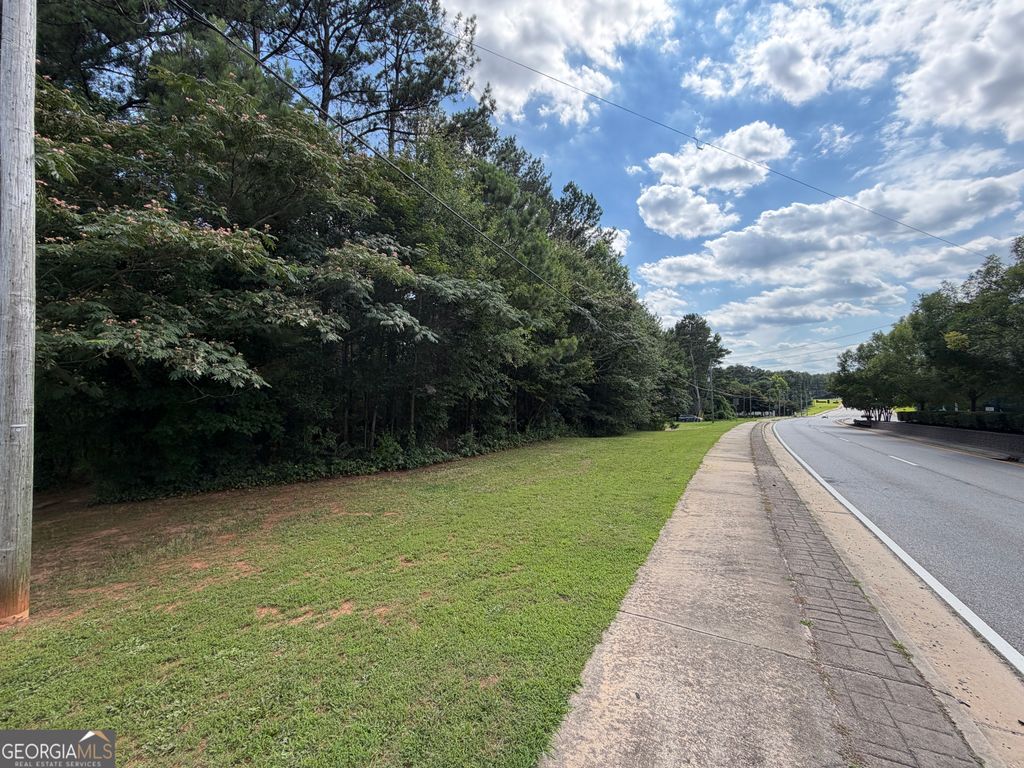 Photo of 2370 Highway 138 E, Jonesboro, GA 30236 (MLS # 10792526)