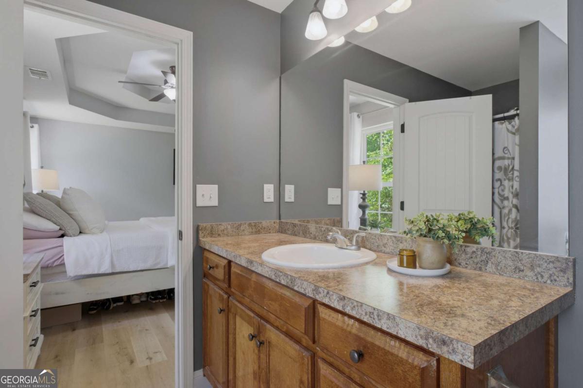 5458 Latham Manor DR