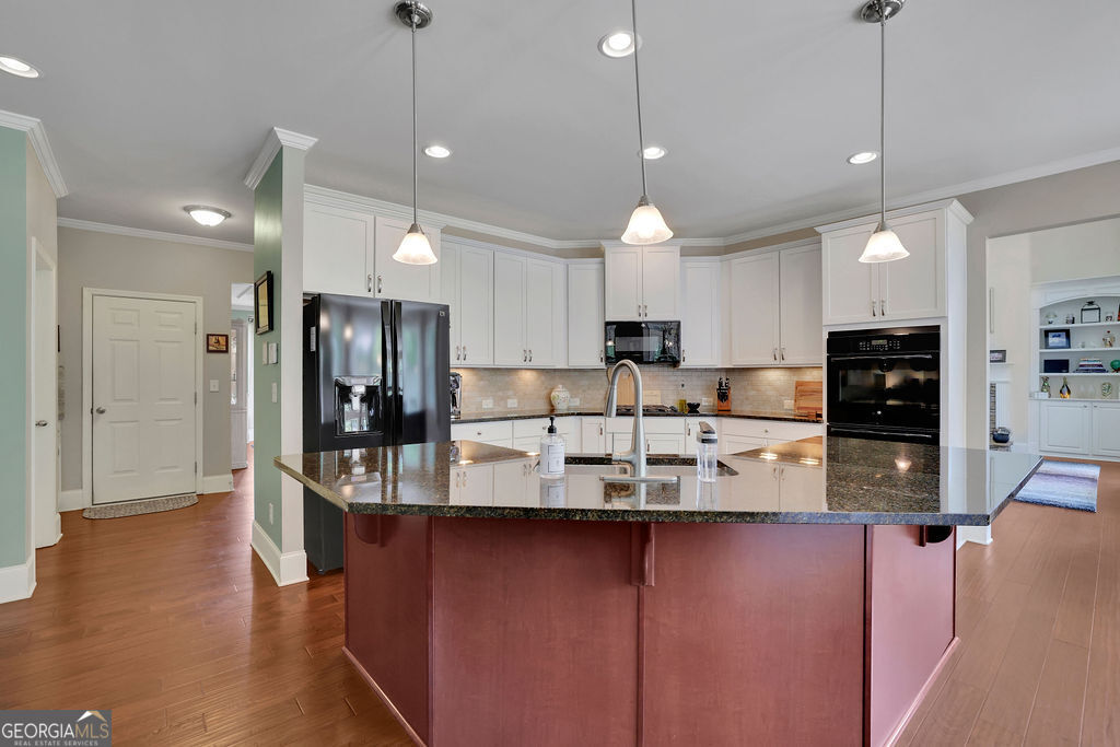 4100 Secret Shoals WAY
