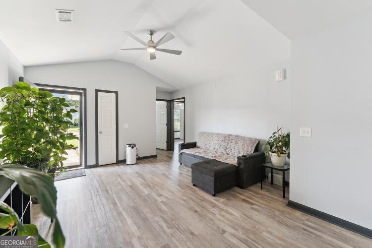 28 Twin Oaks PL