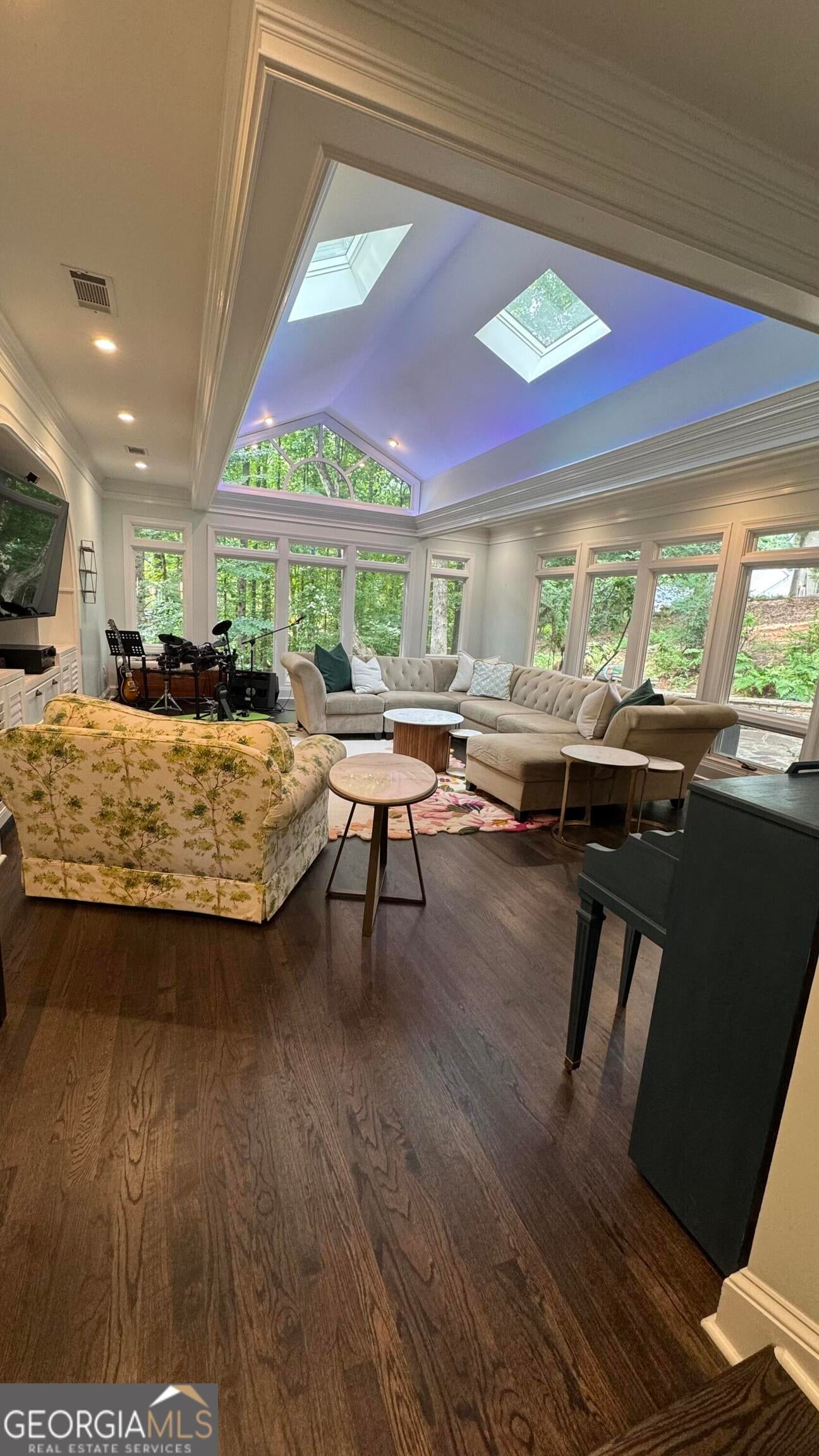 310 Woodlake CT