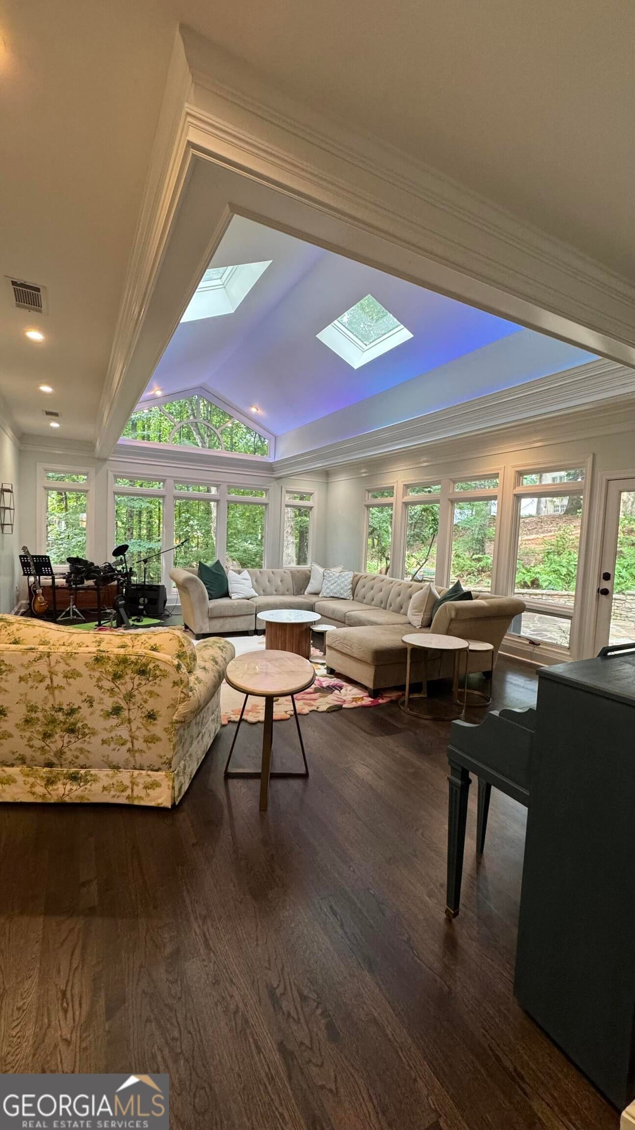 310 Woodlake CT