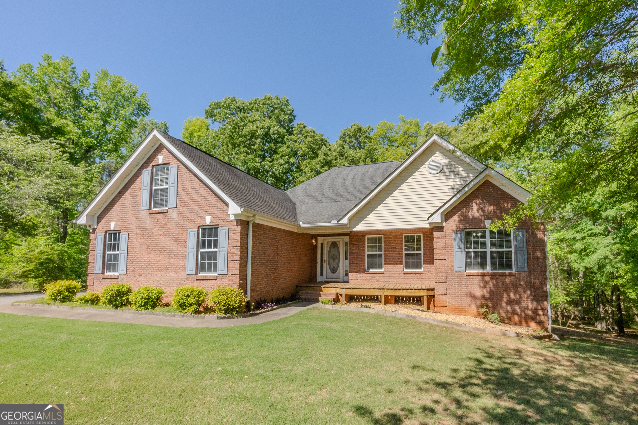 Vinnys Lake - Residential