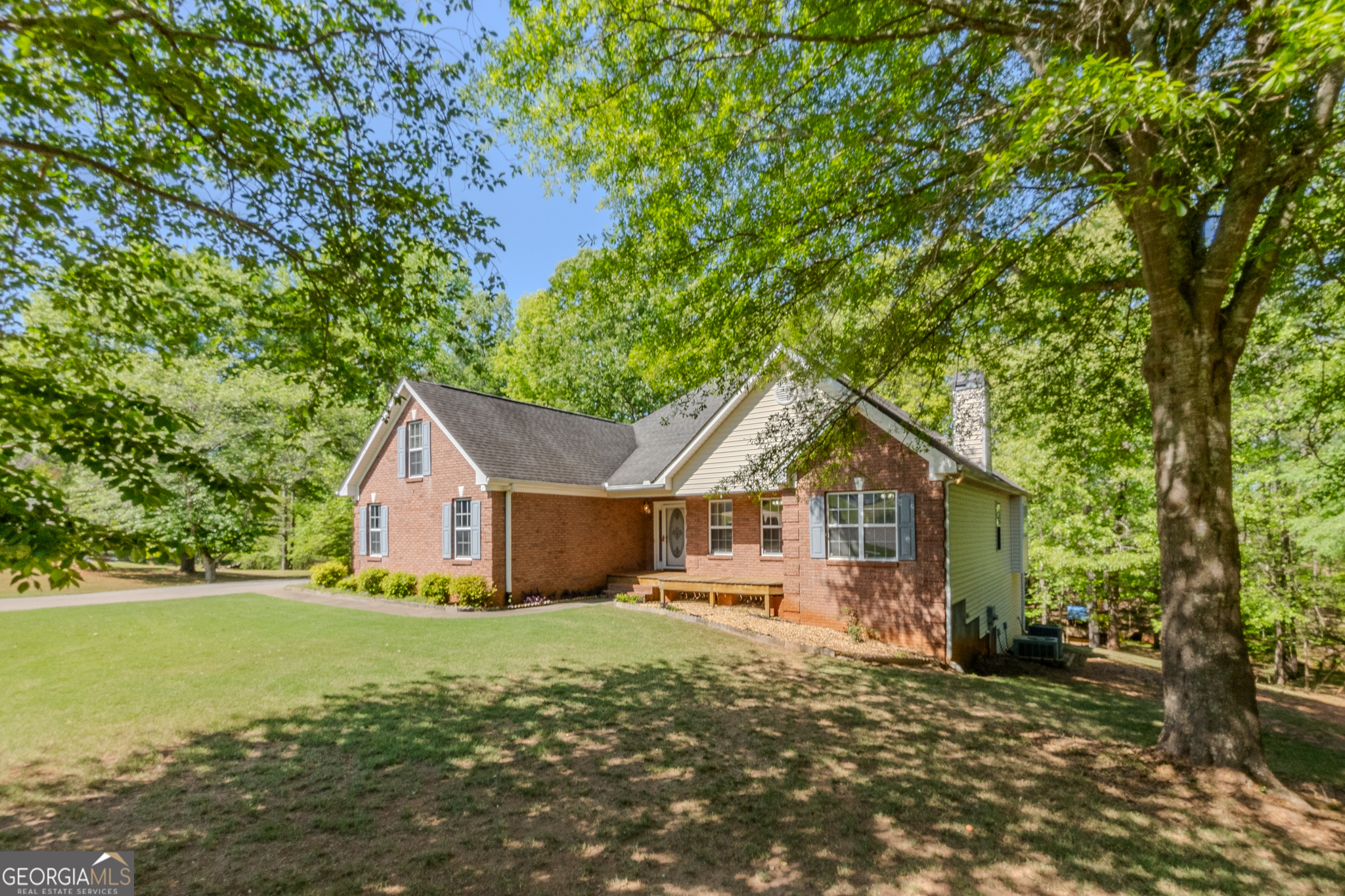 Vinnys Lake - Residential