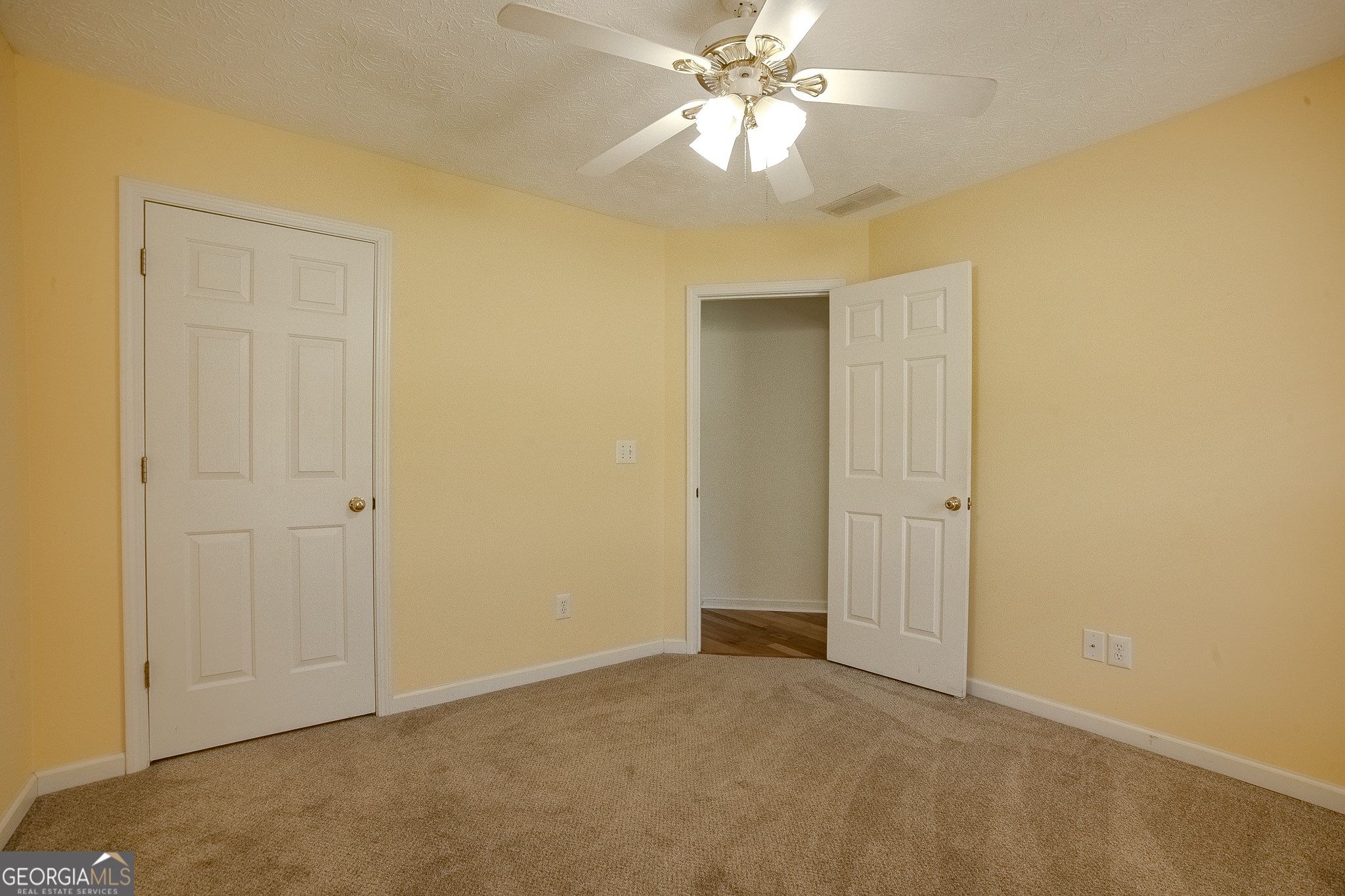 Vinnys Lake - Residential