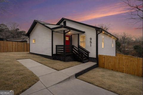 951 Reed AVE East Point GA 30344