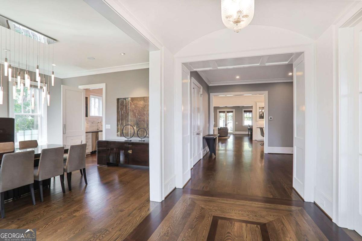 18 Polo DR NE