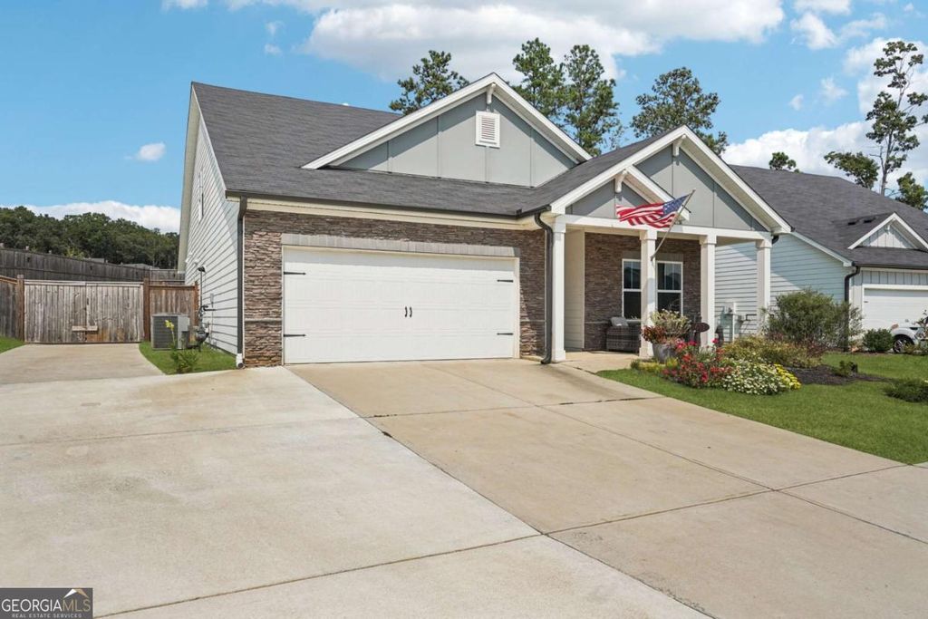 Photo of 401 MURPHY Avenue, Canton, GA 30114 (MLS # 10650343)