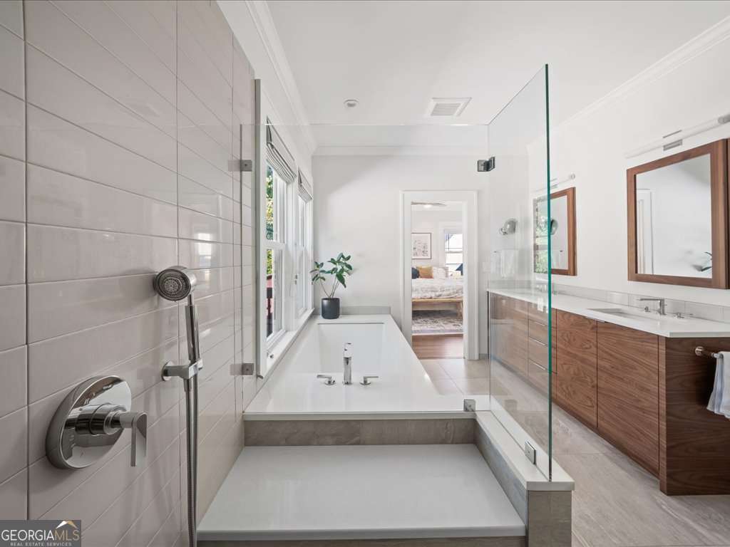 Lake Claire - Residential
