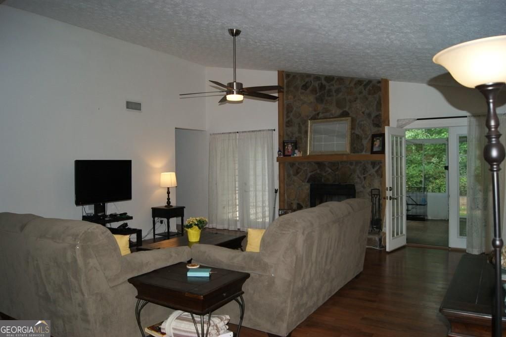 Long Indian Creek - Residential Lease