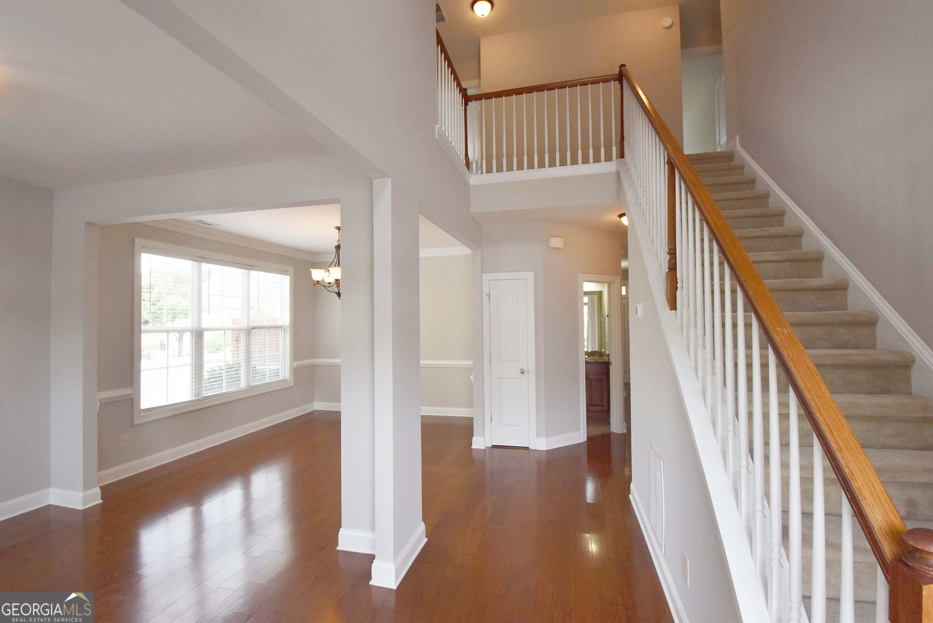 613 Blackburn LN