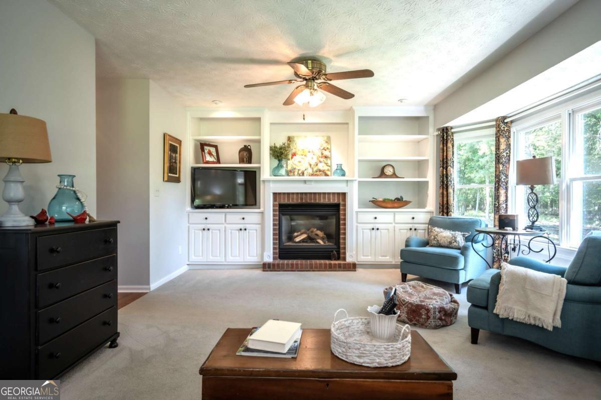 1181 Pete Dickens RD