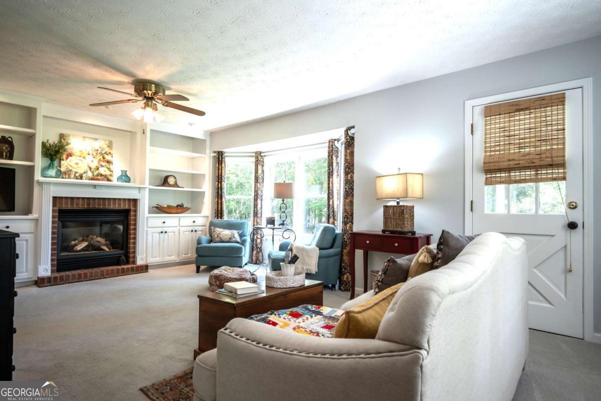 1181 Pete Dickens RD