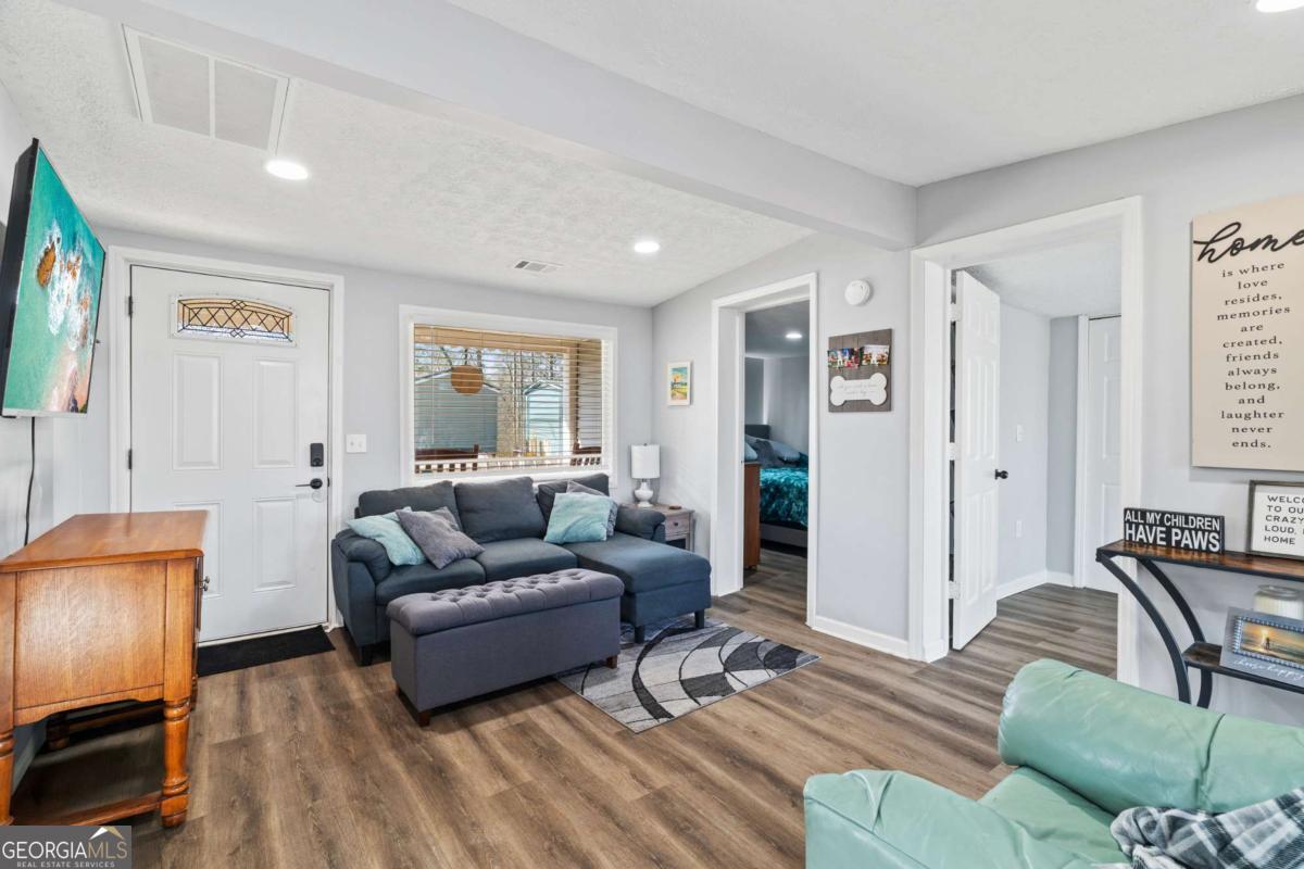 5523 Mount Shores CIR