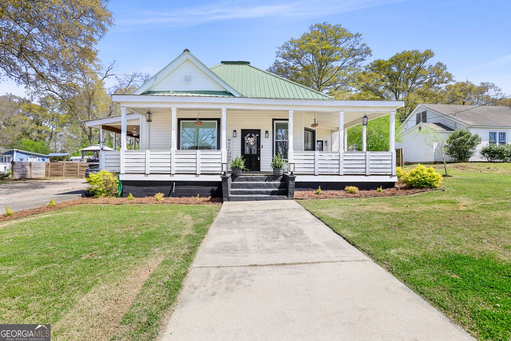 Photo of 213 Johnson St, Hogansville, GA 30230 (MLS # 10699724)