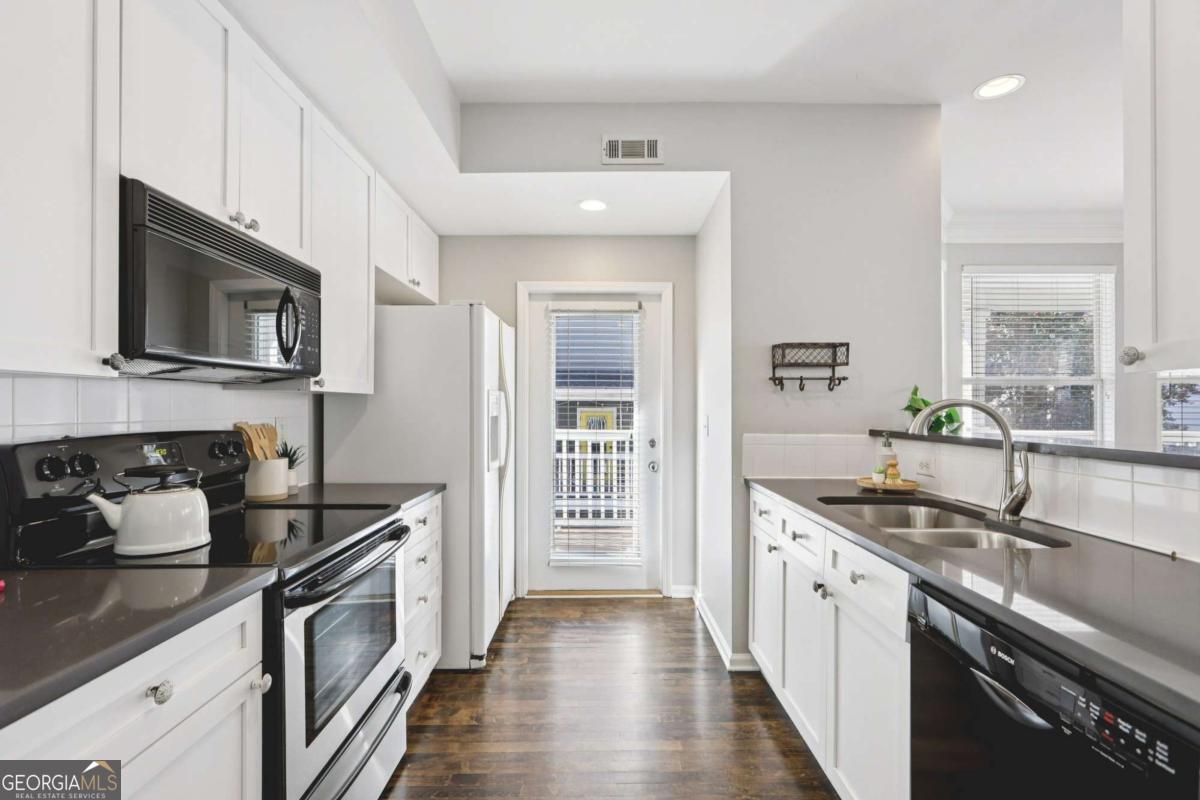 951 Glenwood AVE SE 701