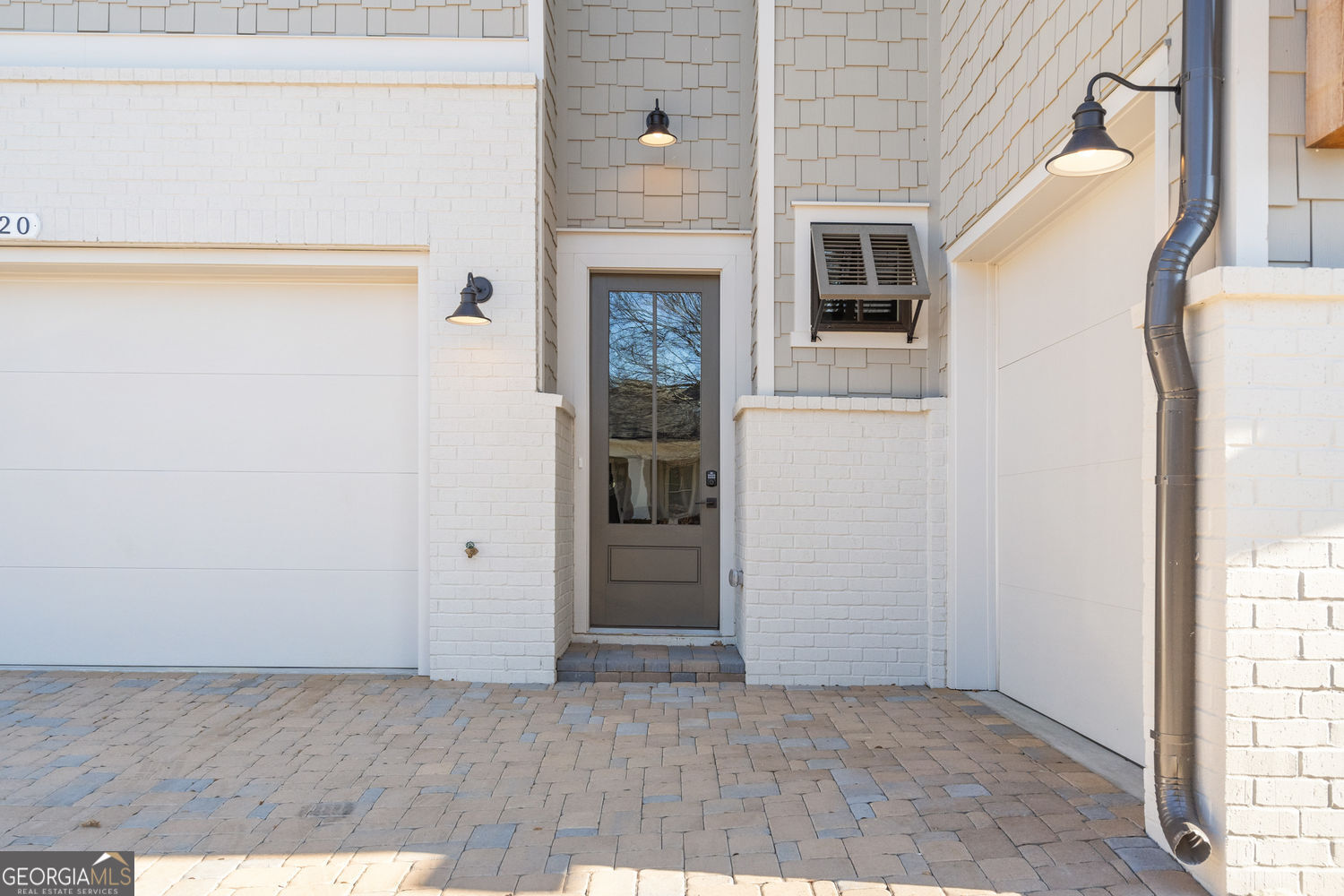 320 Gray Shingle LN