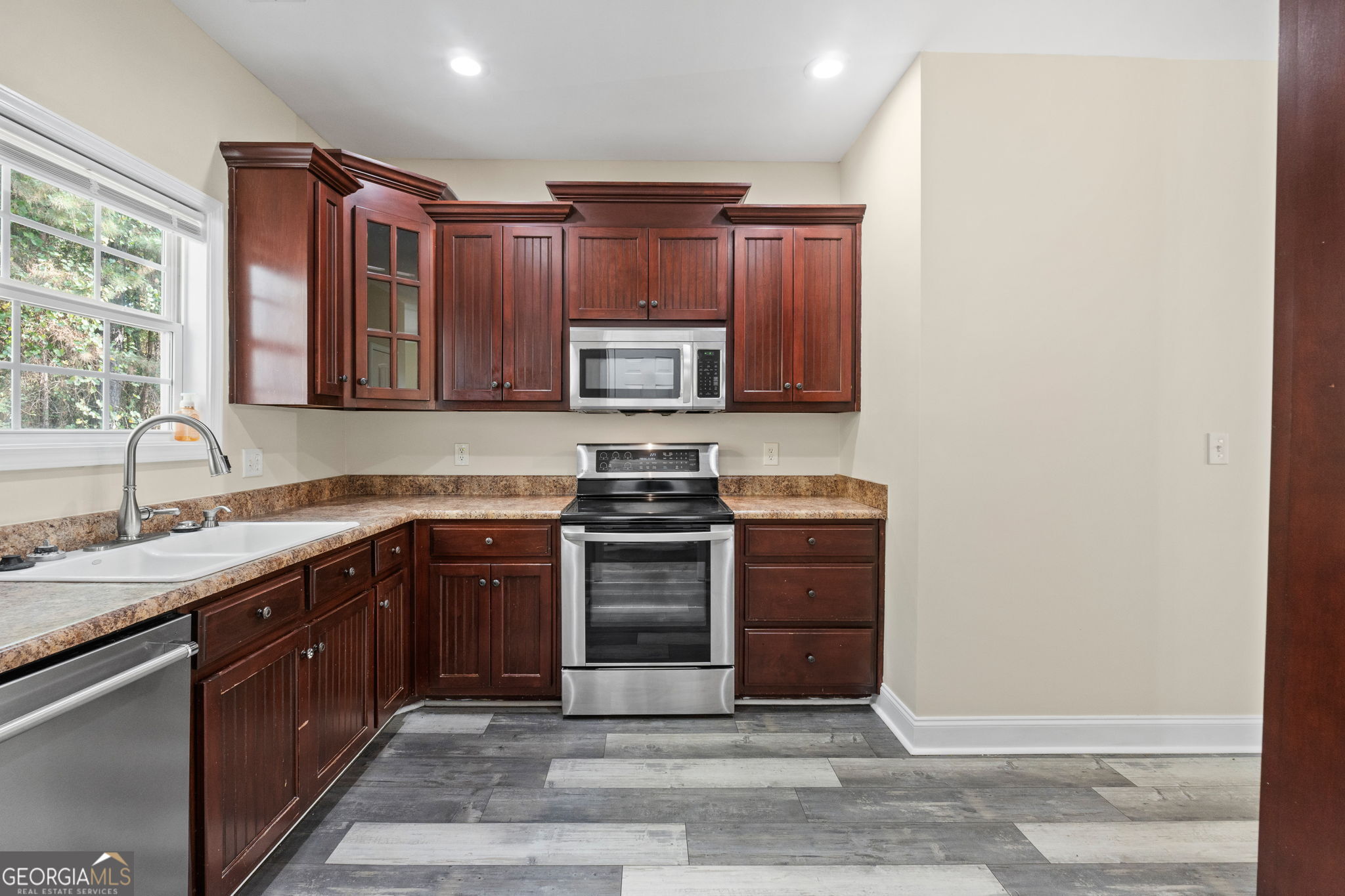 76 Park View DR