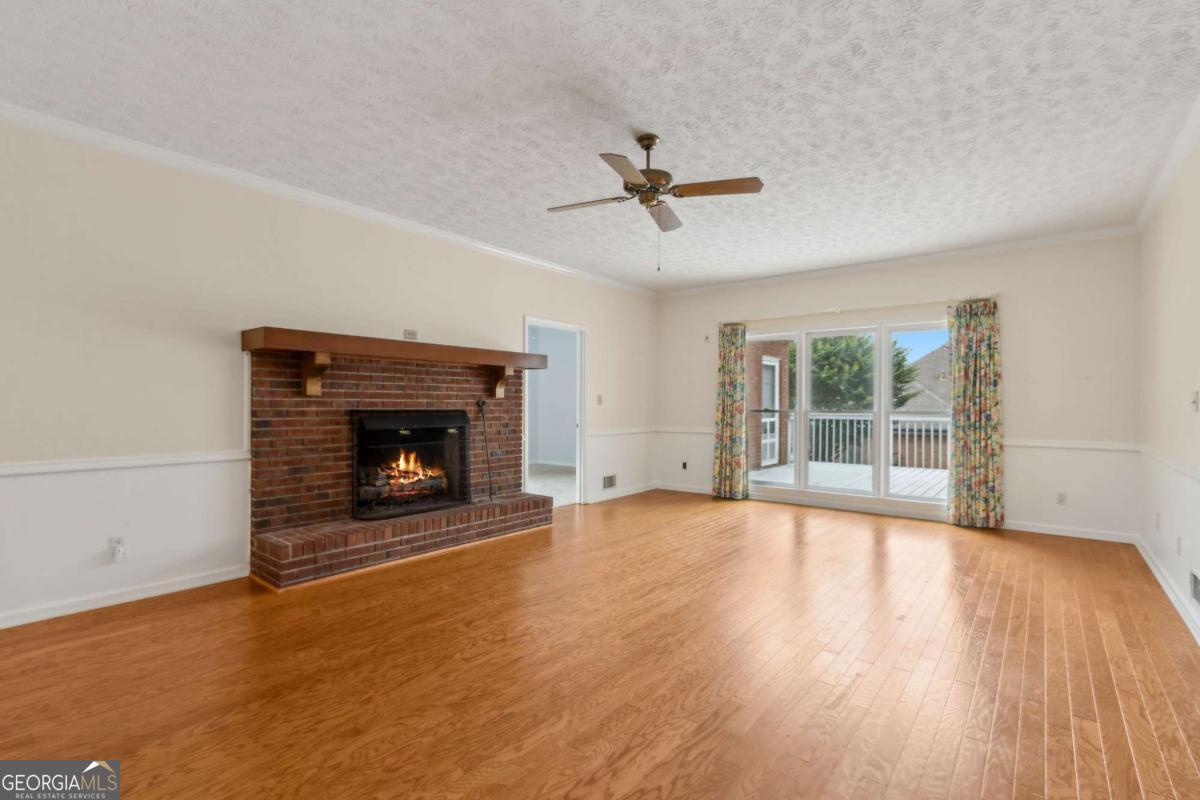 2260 Burlington LN