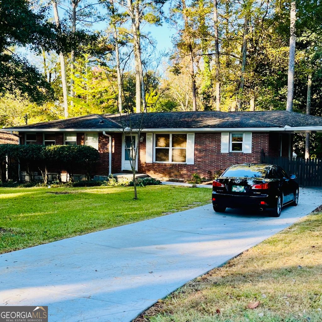 Photo of 2493 Warwick Circle NE, Atlanta, GA 30345 (MLS # 10650433)