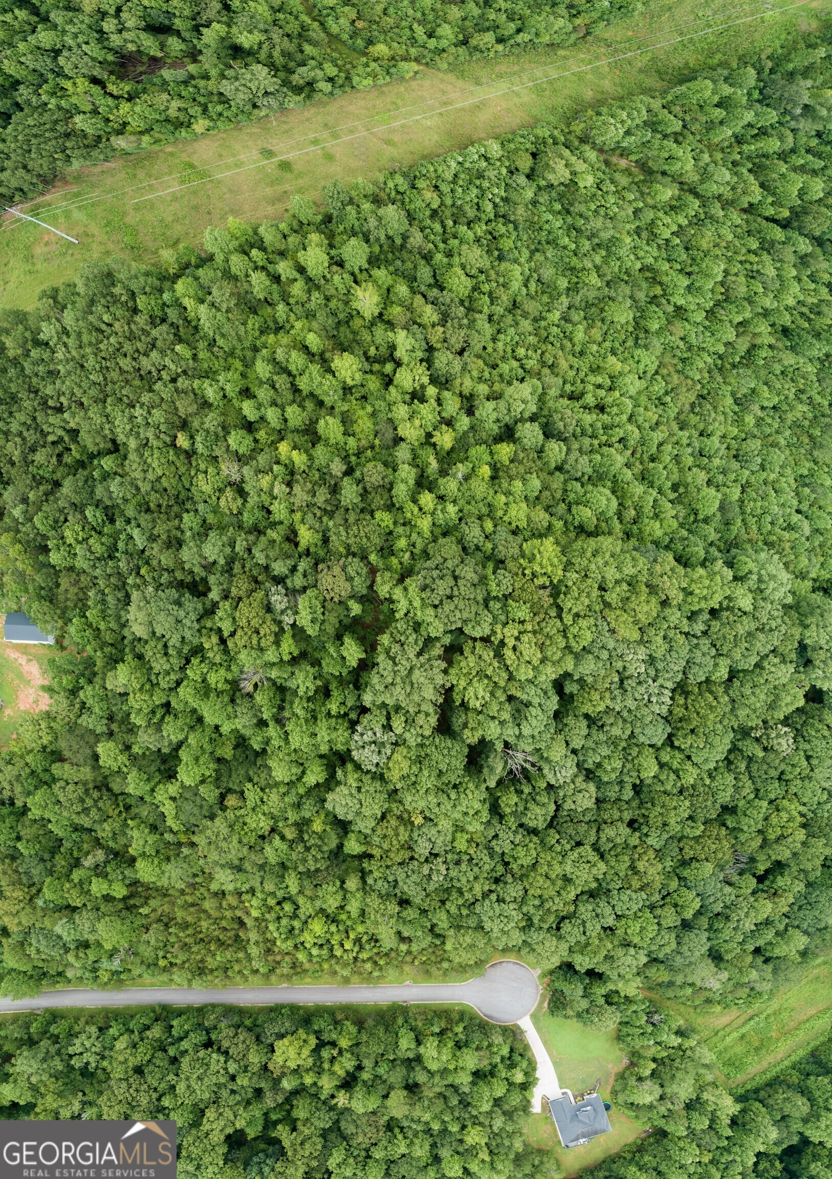 Breautiful lot in Overlook at Noth Hall subdivision. NO HOA! This property blends into nature offering tranquility and beauty. The residents of this subdivision benefit from highly regarded schools with excellent sport performance.