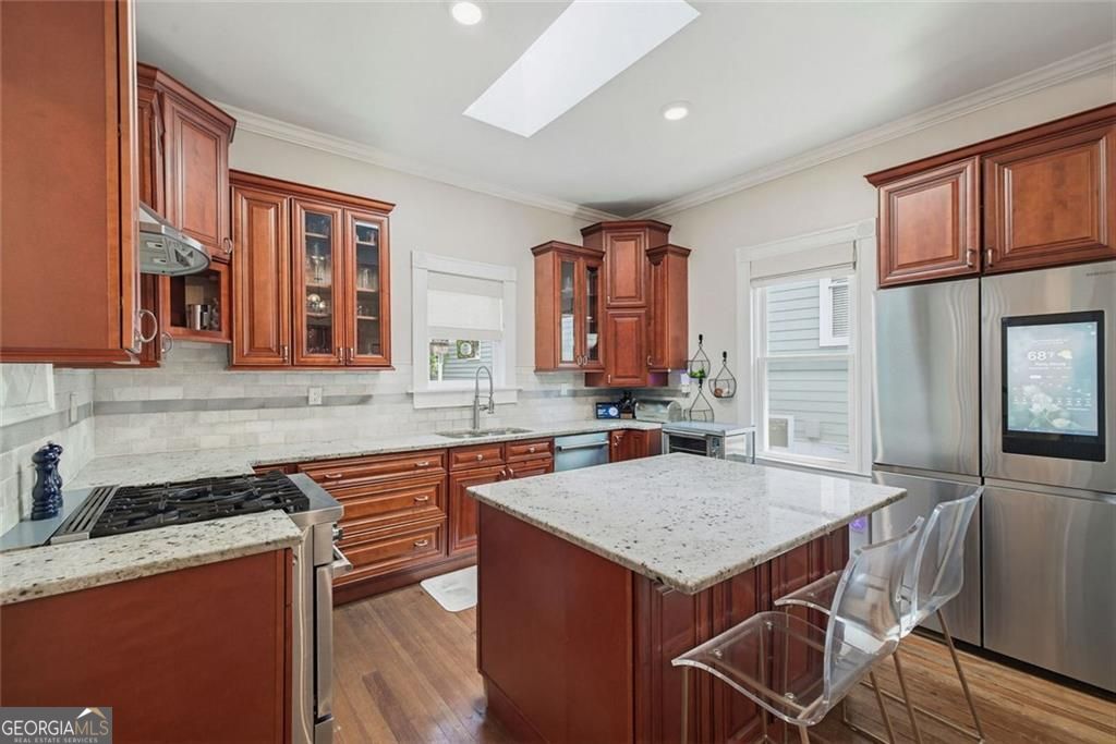 570 East AVE NE