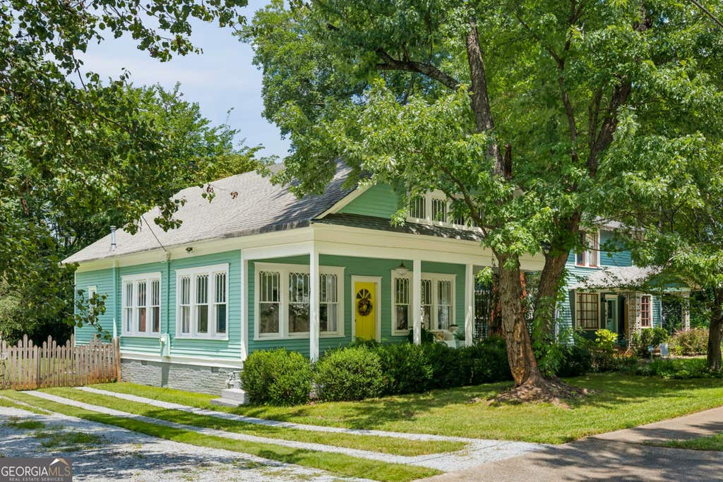 Photo of 1739 Lyle Avenue, College Park, GA 30337 (MLS # 10833940)