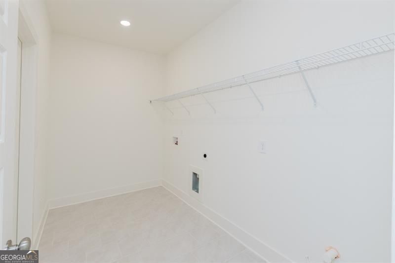 Gainesville, Georgia 30506, United States, 4 Bedrooms Bedrooms, ,5 BathroomsBathrooms,Residential,Active,238943