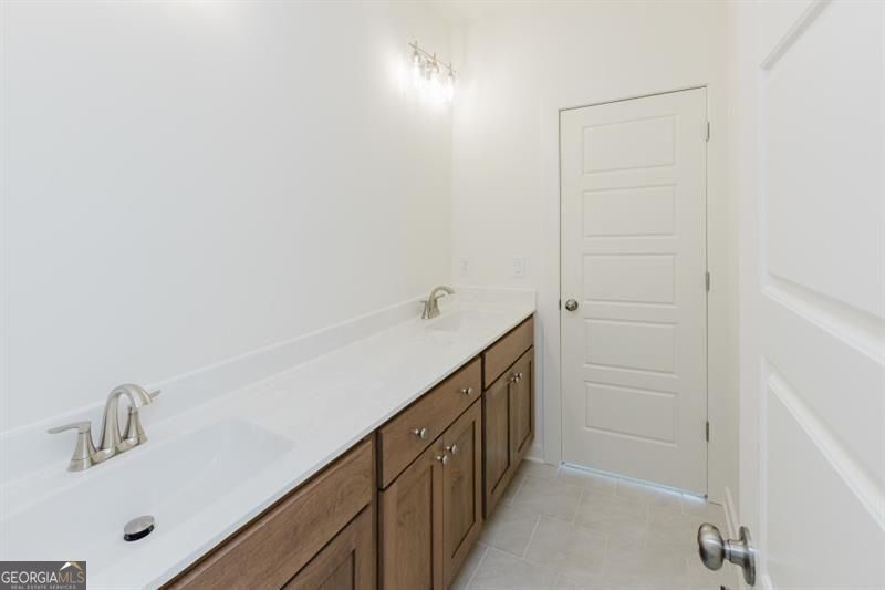 Gainesville, Georgia 30506, United States, 4 Bedrooms Bedrooms, ,5 BathroomsBathrooms,Residential,Active,238943