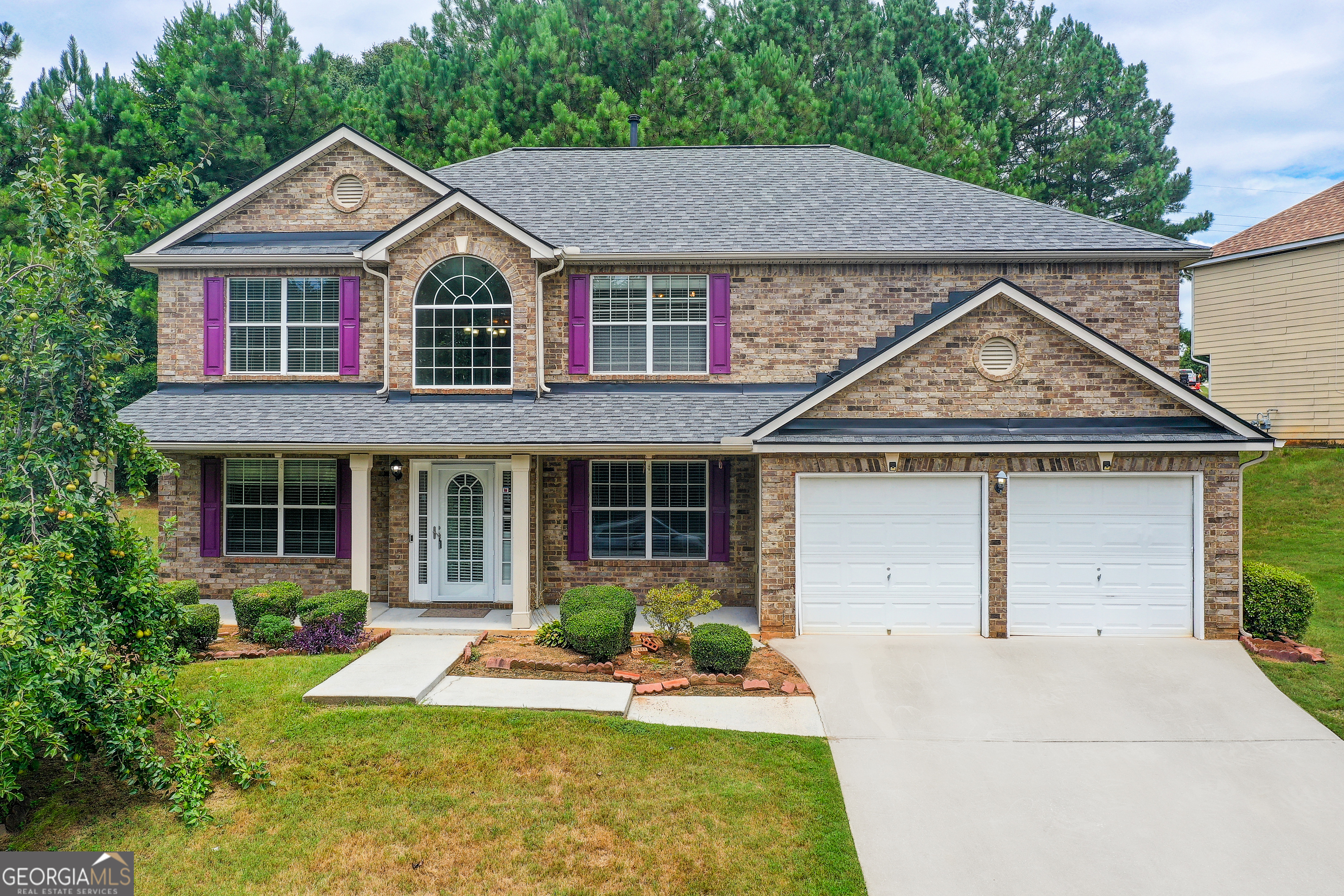 Welcome to this beautiful move-in-ready home in the desirable Preserve at Travers Creek, a quiet HOA community in Conyers, Rockdale County. This spacious 4-bedroom, 3-bath home sits on a premium corner lot and features fresh paint, new carpet, a new roof, and modern light fixtures. Inside, enjoy hardwood floors in the living areas and plush carpet in the bedrooms. The main floor includes a formal living room, dining room, and open-concept kitchen and family room with a cozy fireplace, plus a guest bedroom and full bath. Upstairs, the large primary suite boasts a sitting area, walk-in closet, and an en-suite bathroom with dual vanities. Additional highlights include a freshly painted garage and exterior. This home offers comfort and style in a great location near schools, shopping, and dining. Don't miss this opportunity!