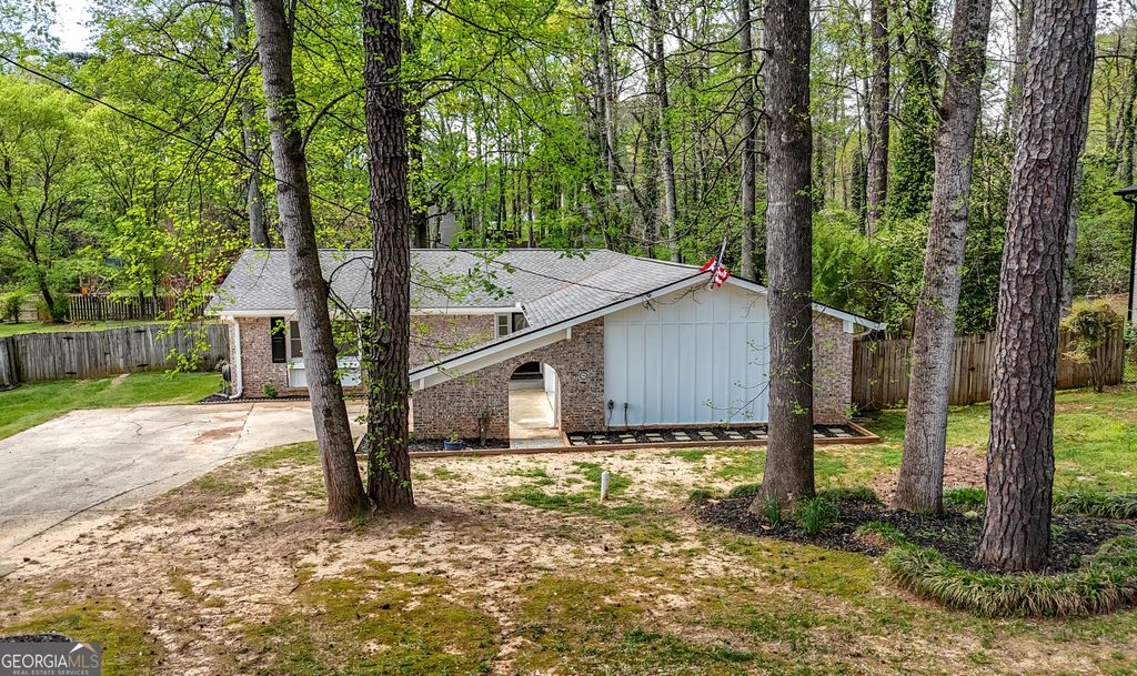 Photo of 3220 Foxwood Trail SE, Smyrna, GA 30082 (MLS # 10799668)