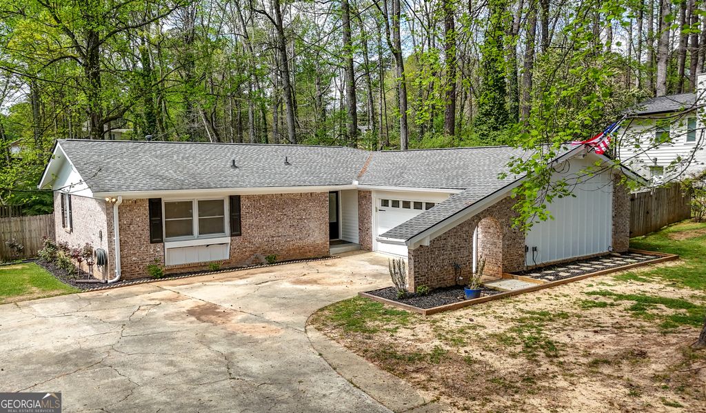 Photo of 3220 Foxwood Trail SE, Smyrna, GA 30082 (MLS # 10799668)