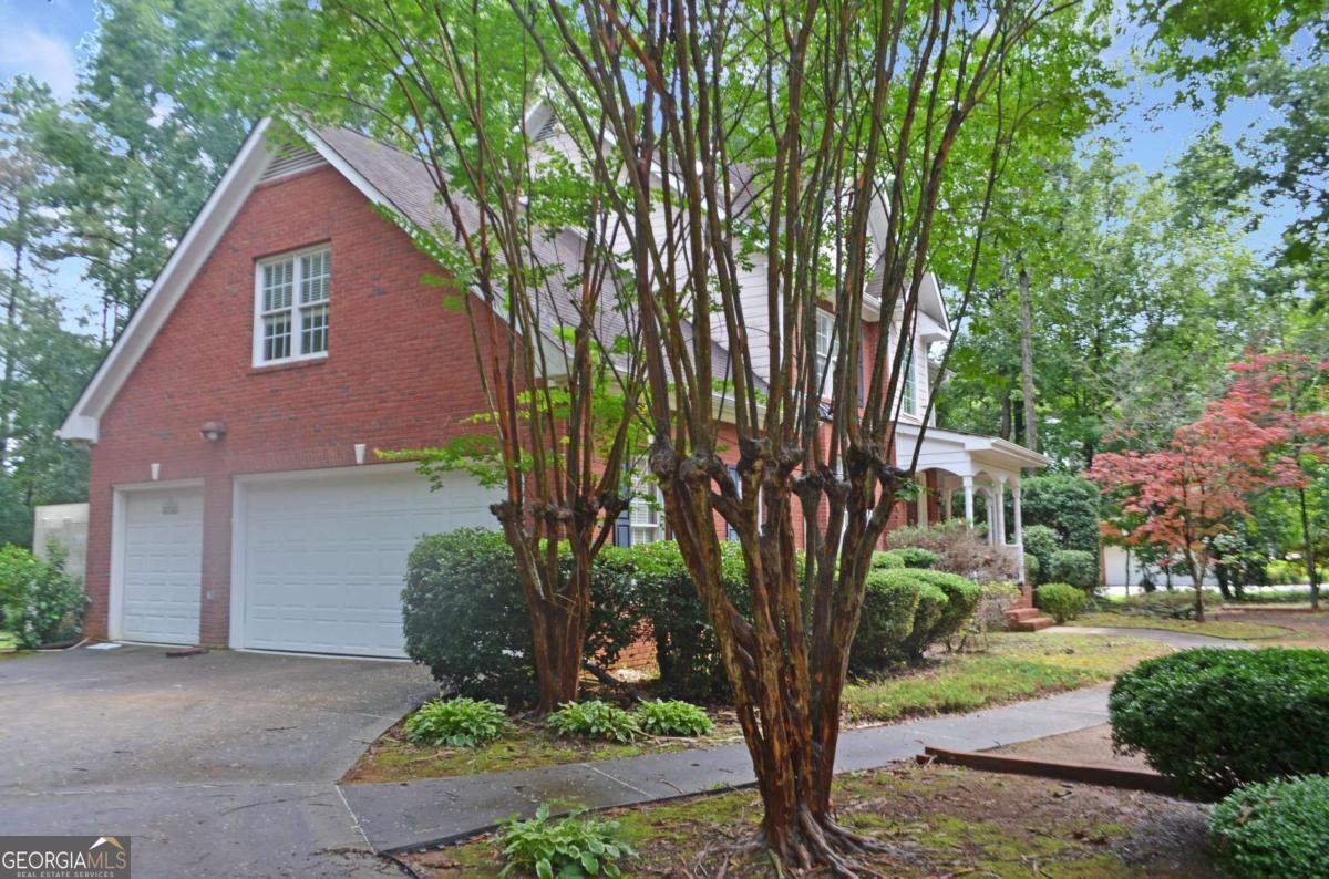 1091 Glenwood LN