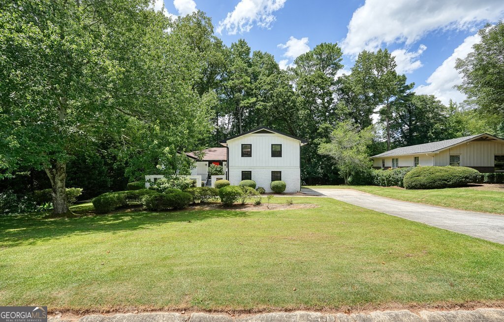 Welcome home to this spacious and well-maintained split-foyer single-family residence located in the heart of Dunwoody. Nestled on a quiet cul-de-sac in a desirable neighborhood, this 5-bedroom, 3-bathroom home offers the perfect blend of comfort, functionality, and privacy. Property Features: 5 Bedrooms 3 Full Bathrooms Split-Foyer Floor Plan - Ideal for flexible living, featuring separate upstairs and downstairs living spaces Bright, fully equipped kitchen with ample cabinet space Open-concept living and dining areas with great natural light Cozy family room/den on the lower level-perfect for a home office, media room, or guest suite Laundry area with washer/dryer hookups Attached 2 car garage and additional driveway parking Private outdoor space including a patio, ideal for relaxing or entertaining Central heating and air conditioning Prime Dunwoody location with convenient access to schools, parks, shopping, and major highways Whether you're a family looking for space or professionals needing room to spread out, this home offers versatile living in a sought-after location. Available for immediate move-in.