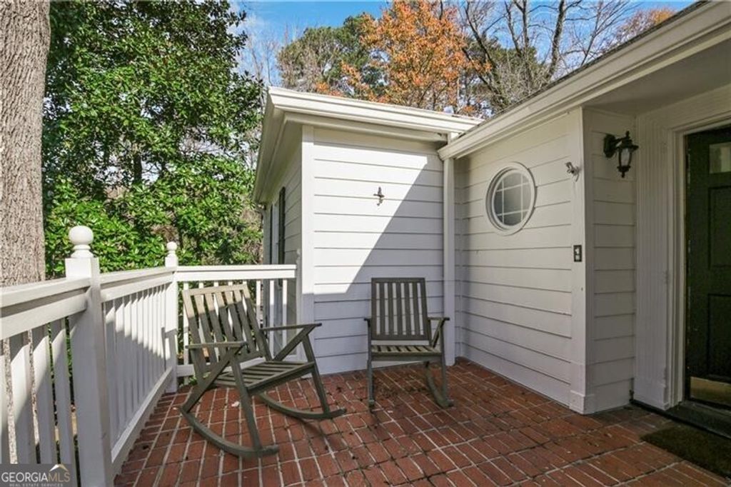 Photo of 753 Woodward Way NW, Atlanta, GA 30327 (MLS # 10727934)