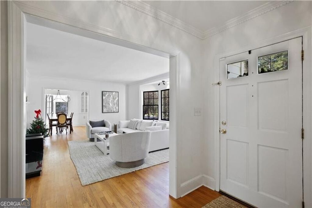 Photo of 753 Woodward Way NW, Atlanta, GA 30327 (MLS # 10727934)