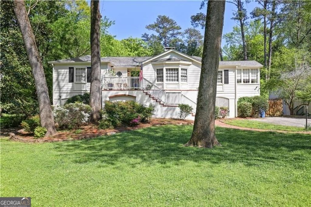 Photo of 753 Woodward Way NW, Atlanta, GA 30327 (MLS # 10727934)