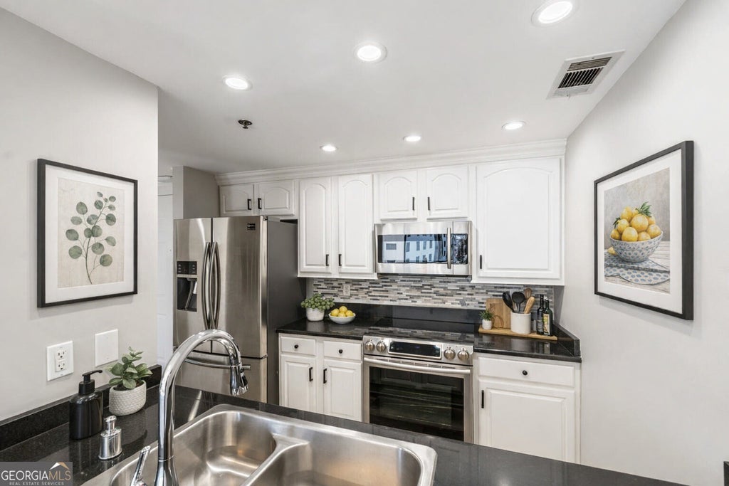Photo of 3481 Lakeside Drive #2303, Atlanta, GA 30326 (MLS # 10870959)