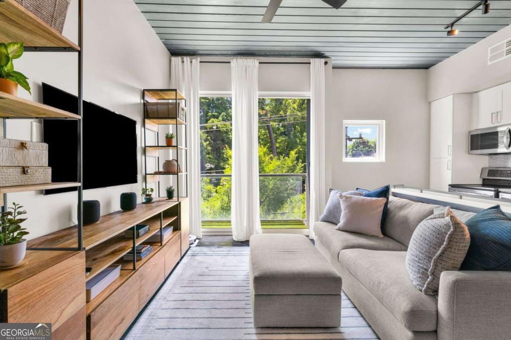 Photo of 620 Glen Iris Drive NE #317, Atlanta, GA 30308 (MLS # 10764811)