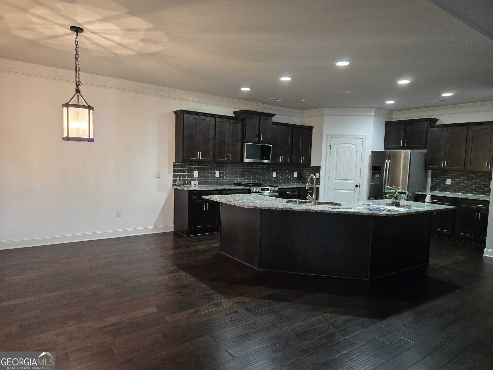 3001 Saratoga Sky WAY