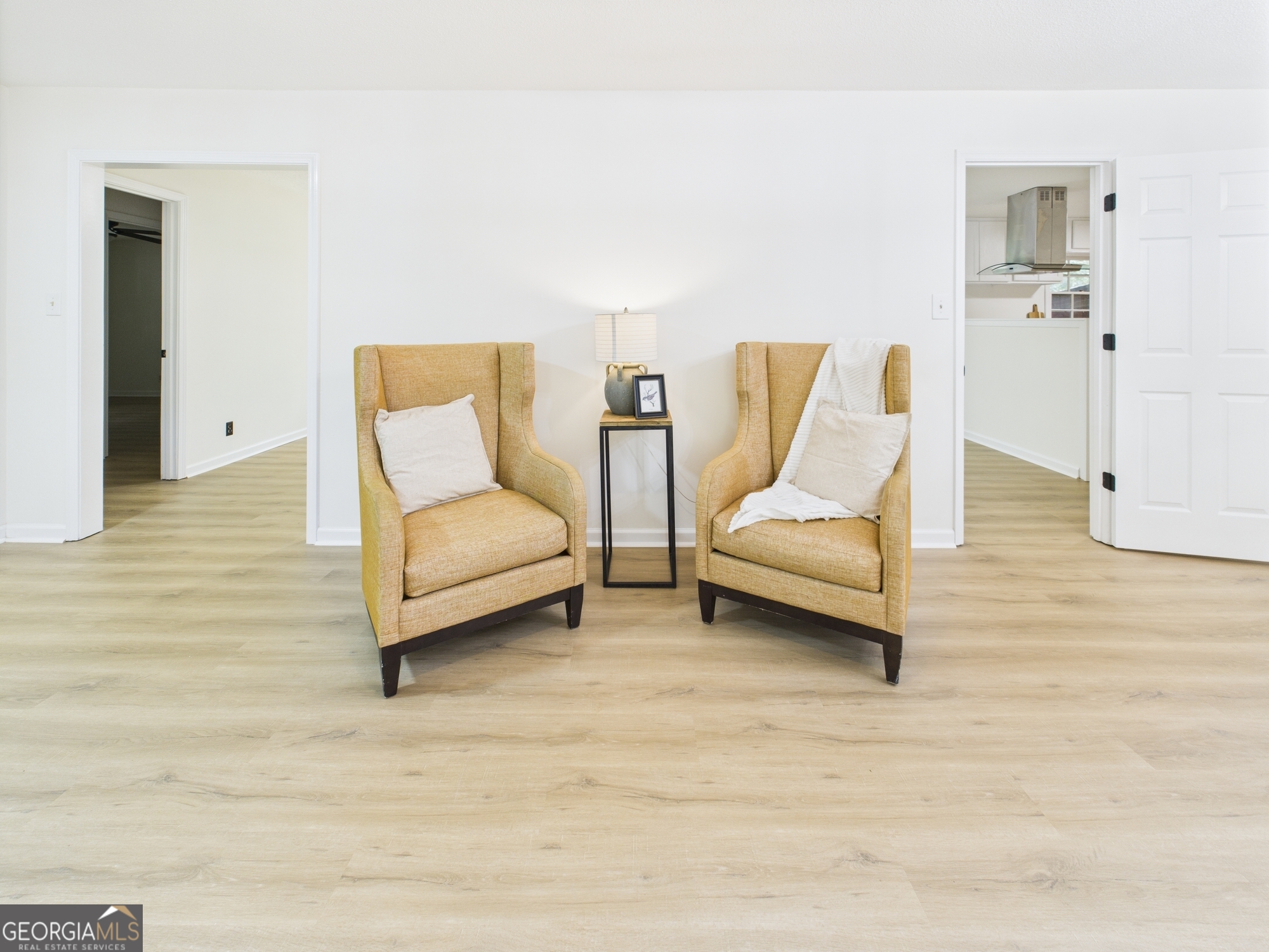 1167 Roundtable LN