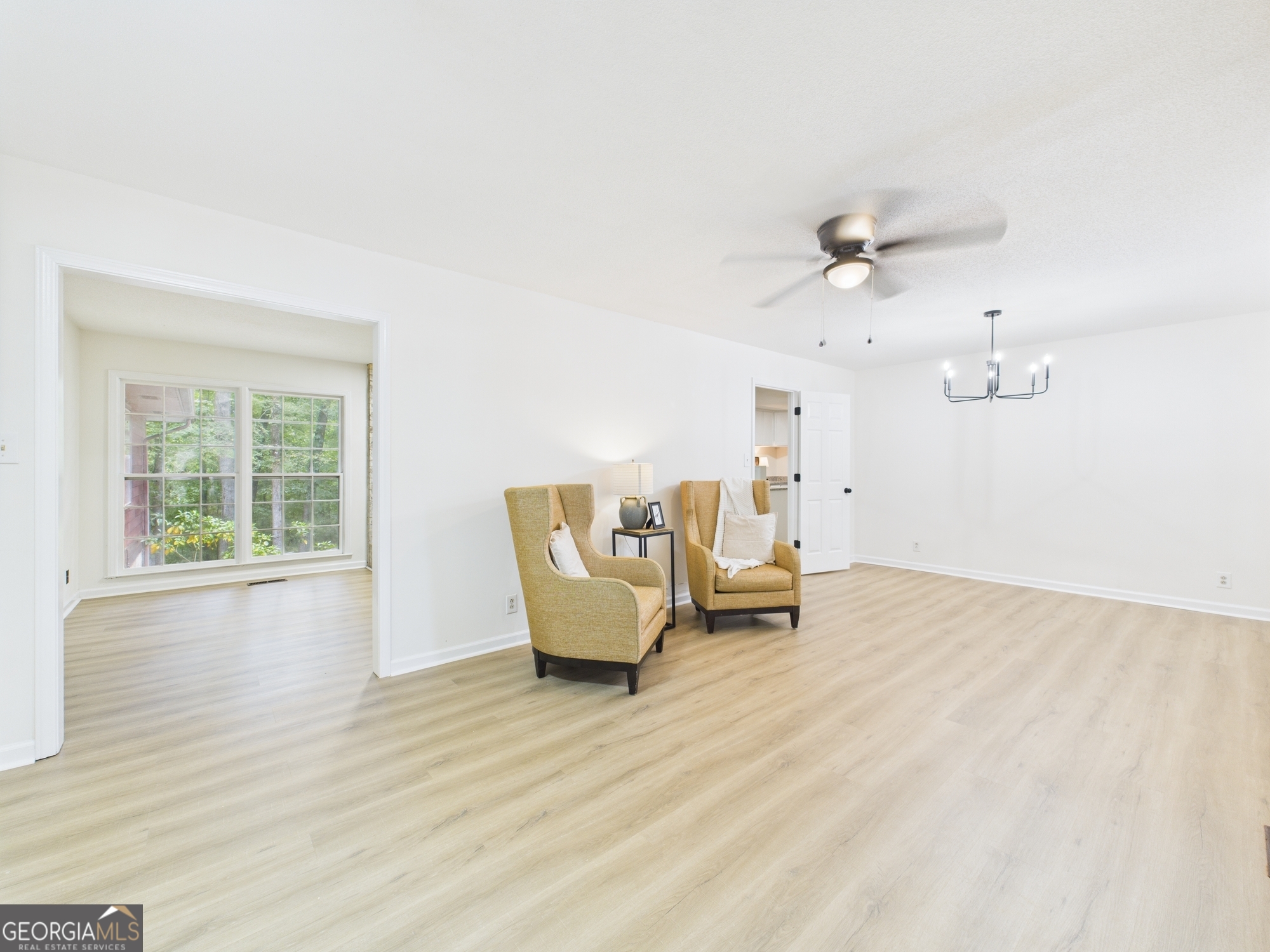 1167 Roundtable LN