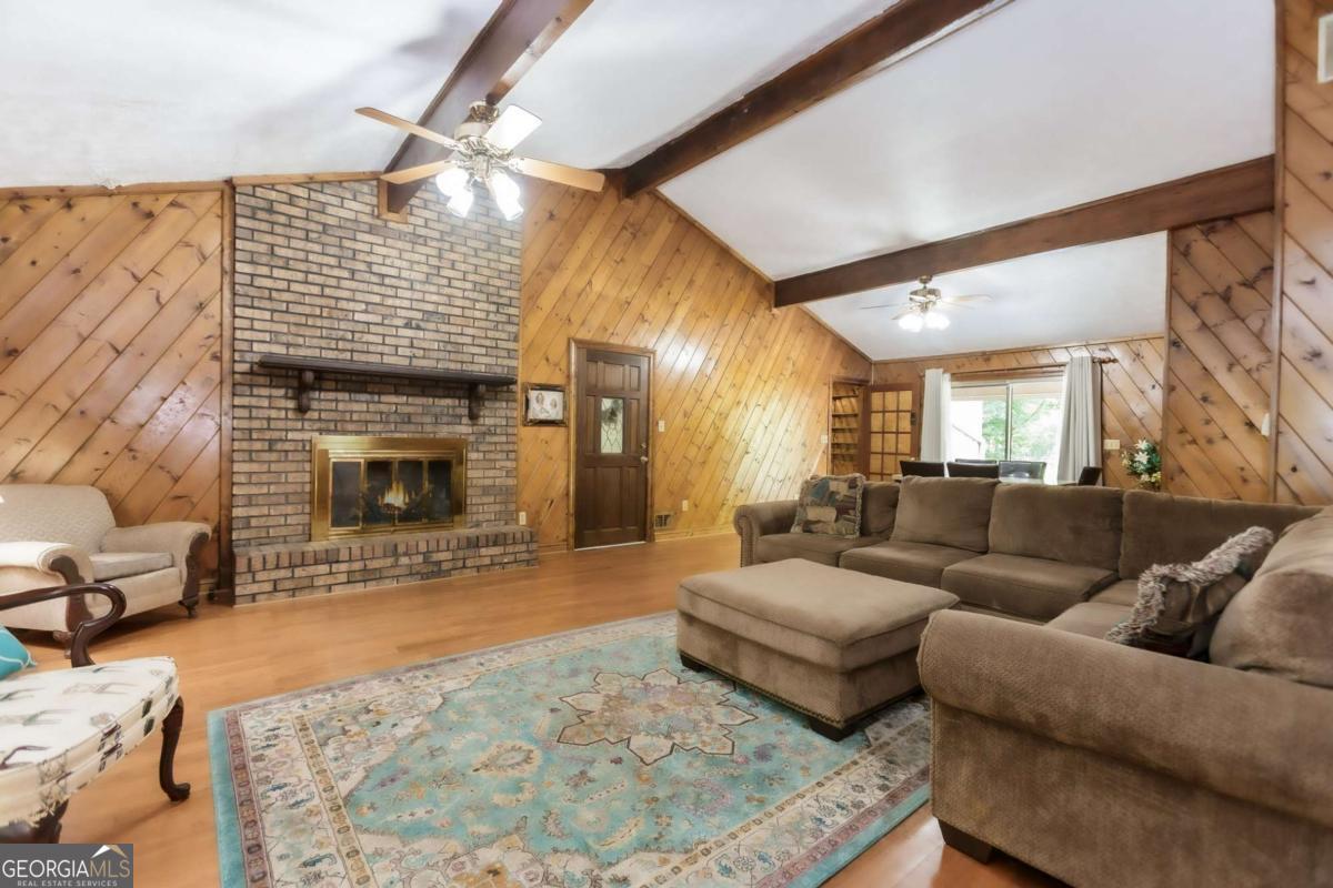 2228 WALKER DR